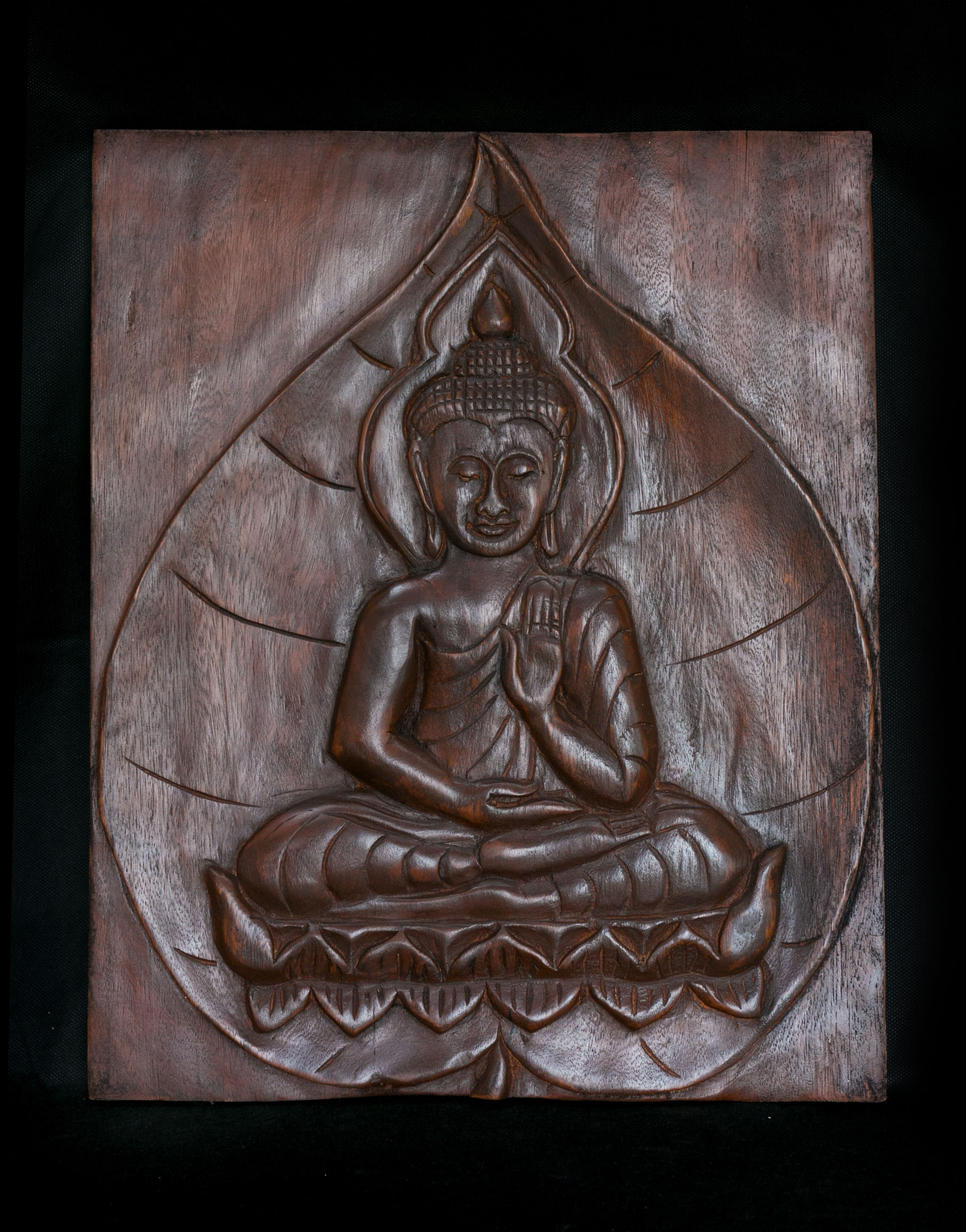 Buddha list dřevo černý