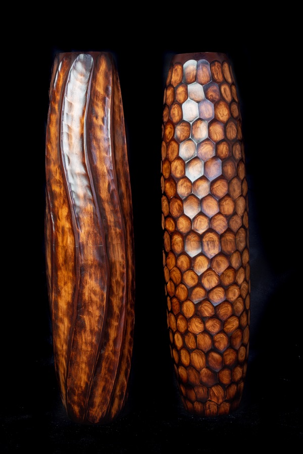 Velká dřevěná váza (vlevo)