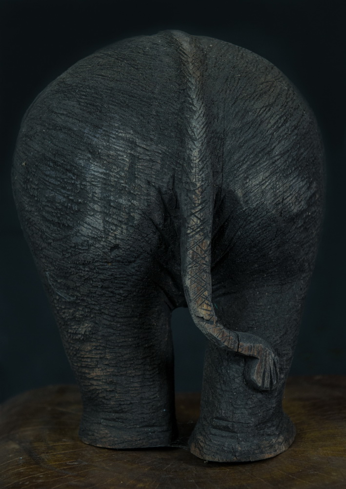 Soška slon, černá