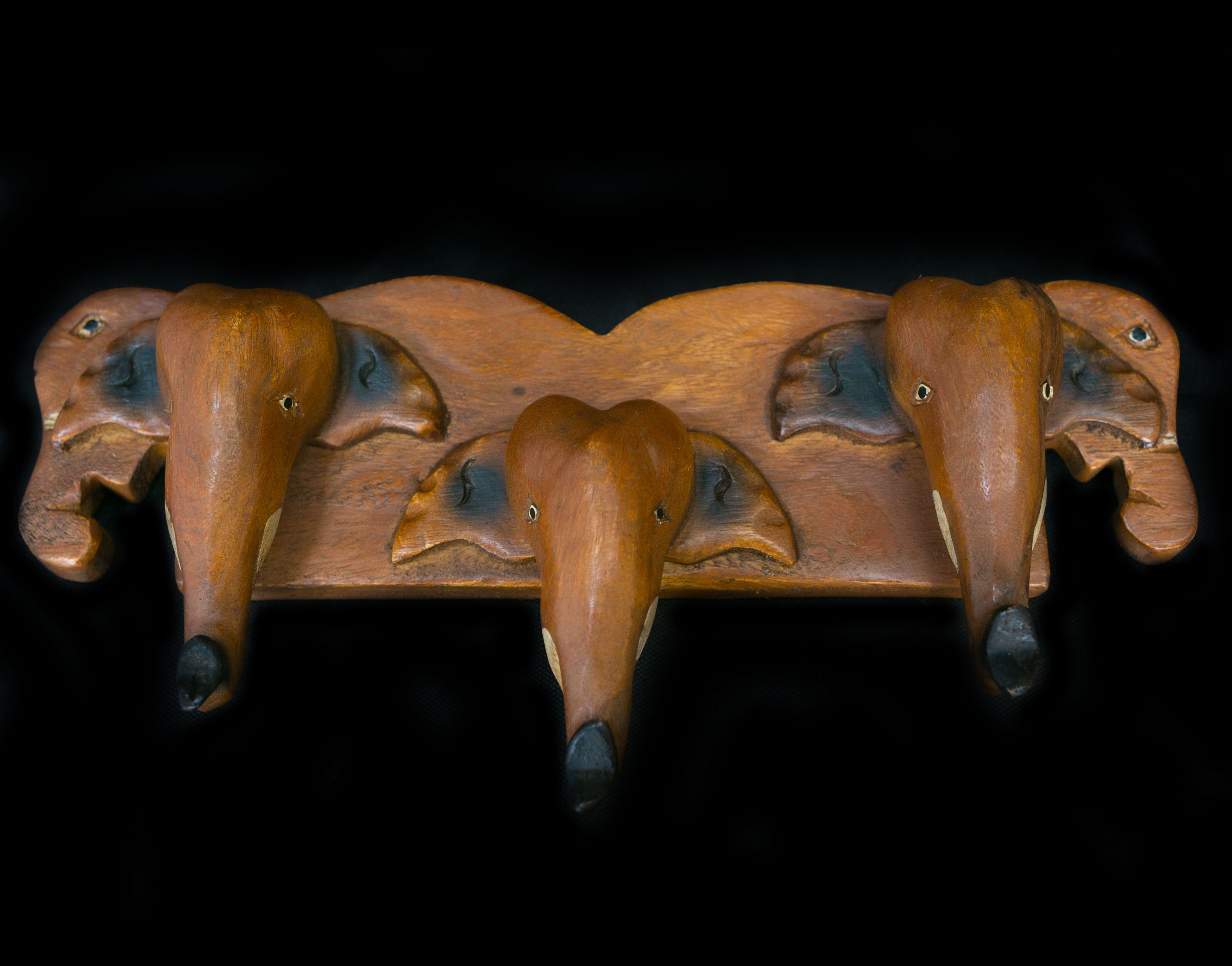 Věšák sloni hnědý