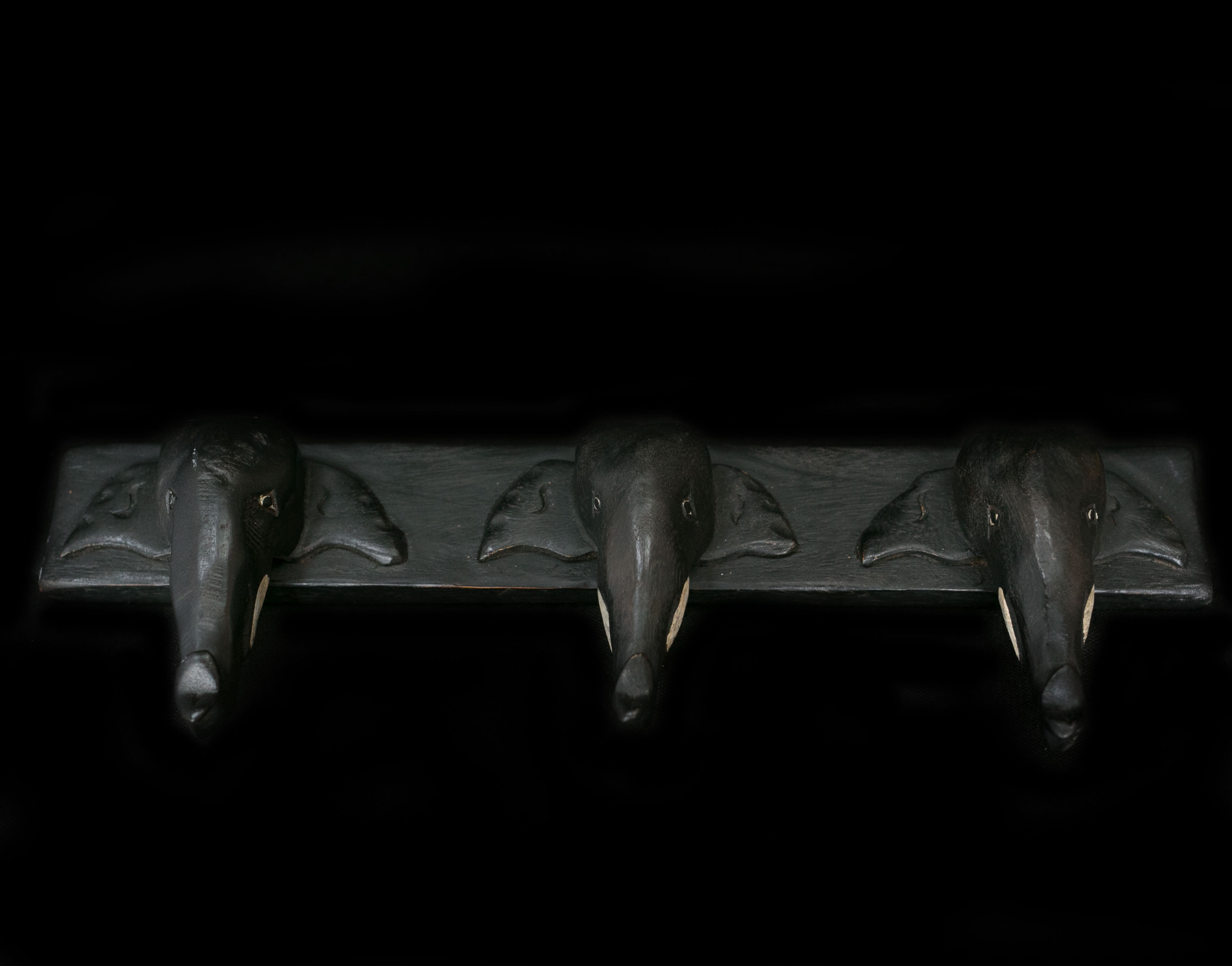 Věšák sloni černý