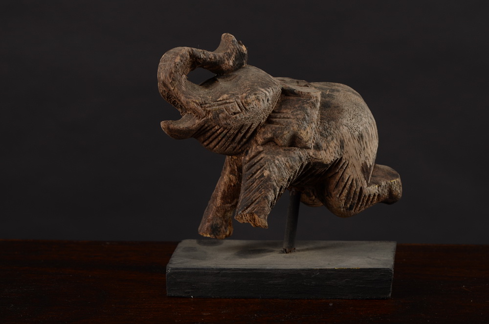 Slon malý, soška