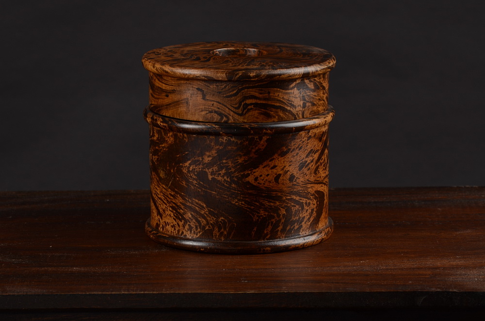 Dřevěné ouzdro z mangového dřeva na ubrousky