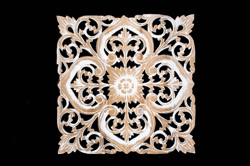 Dřevořezba v bílé - čtvercová