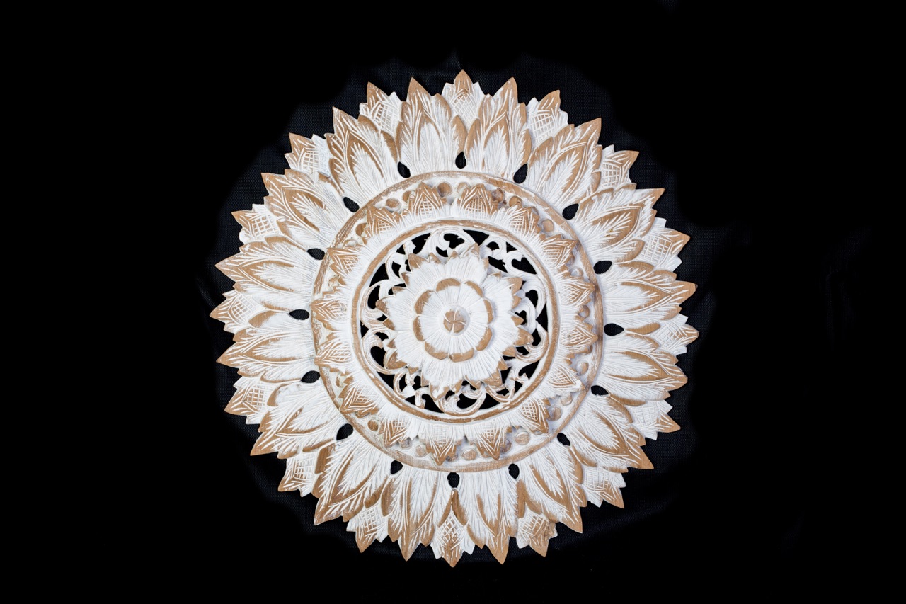 Bílá dřevořezba květina NENÍ SKLADEM