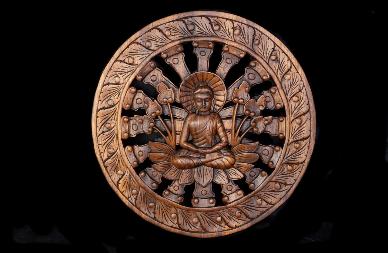 Dřevořezba s Buddhou