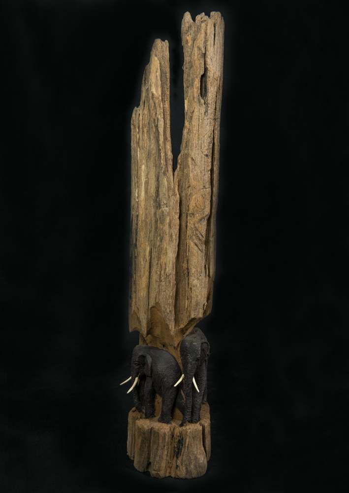 Socha se slony, dřevo
