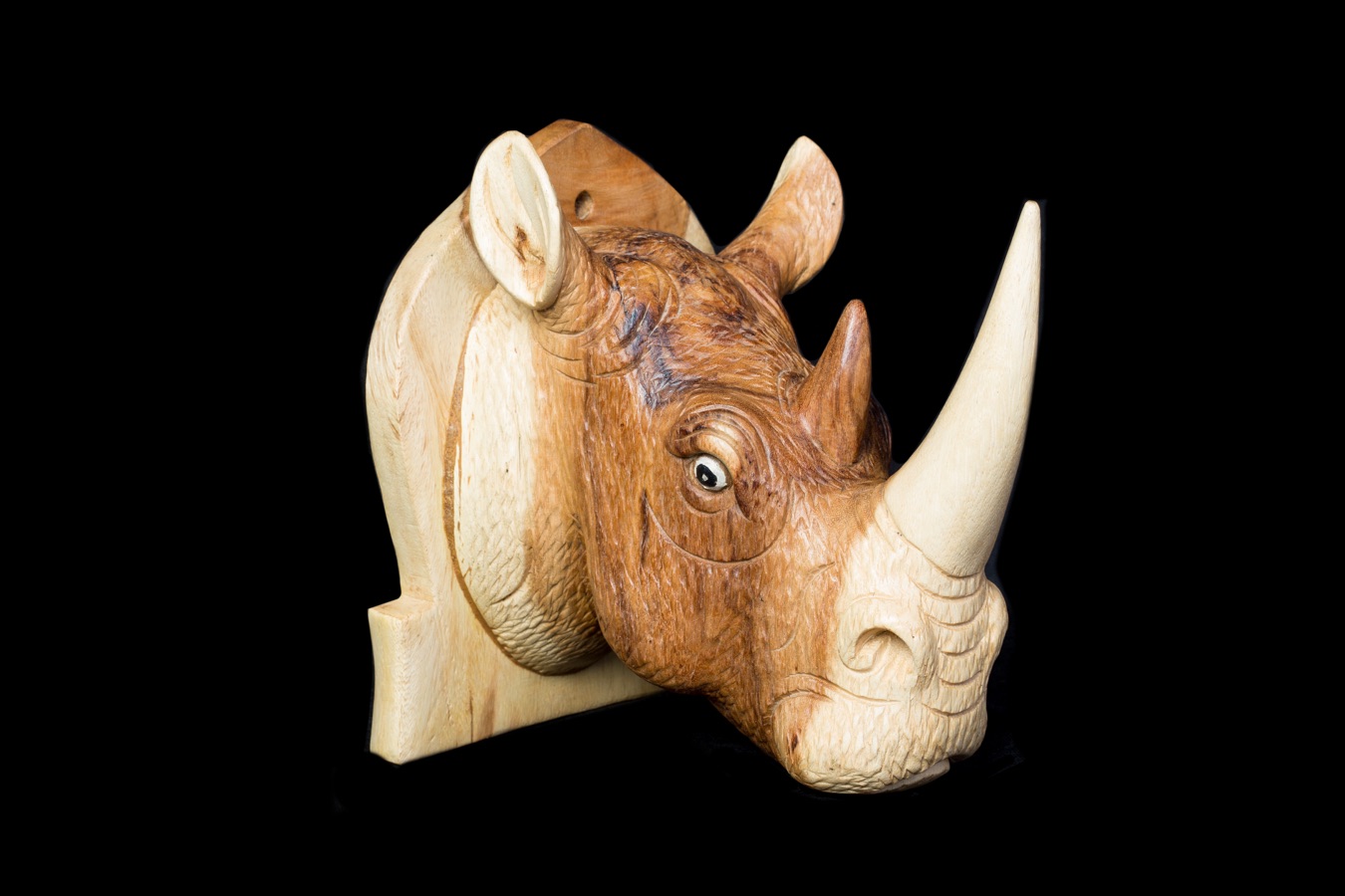 Nástěnná plastika nosorožec