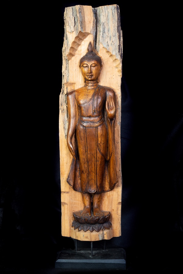 Socha Buddha stojící