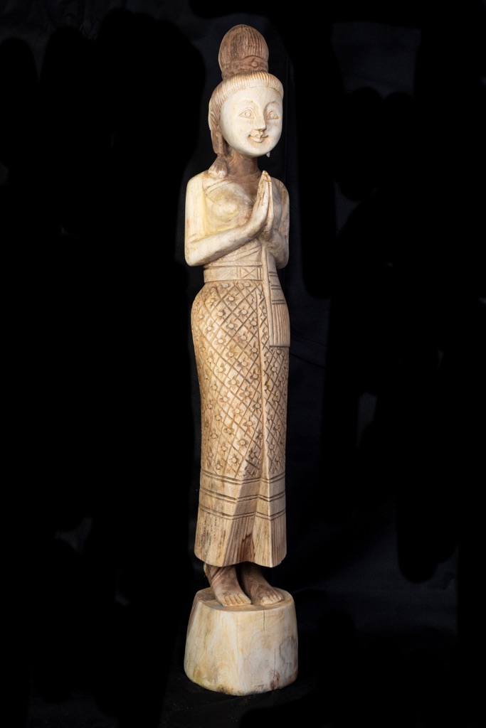 Velká socha modlící se ženy NENÍ SKLADEM