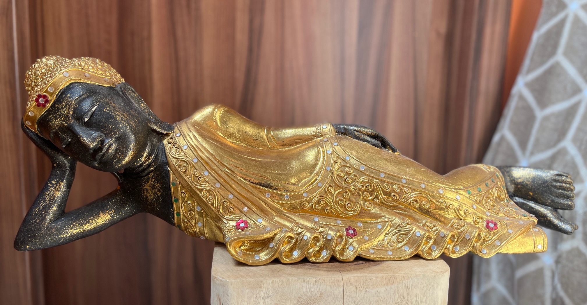 Buddha zlatý ležící