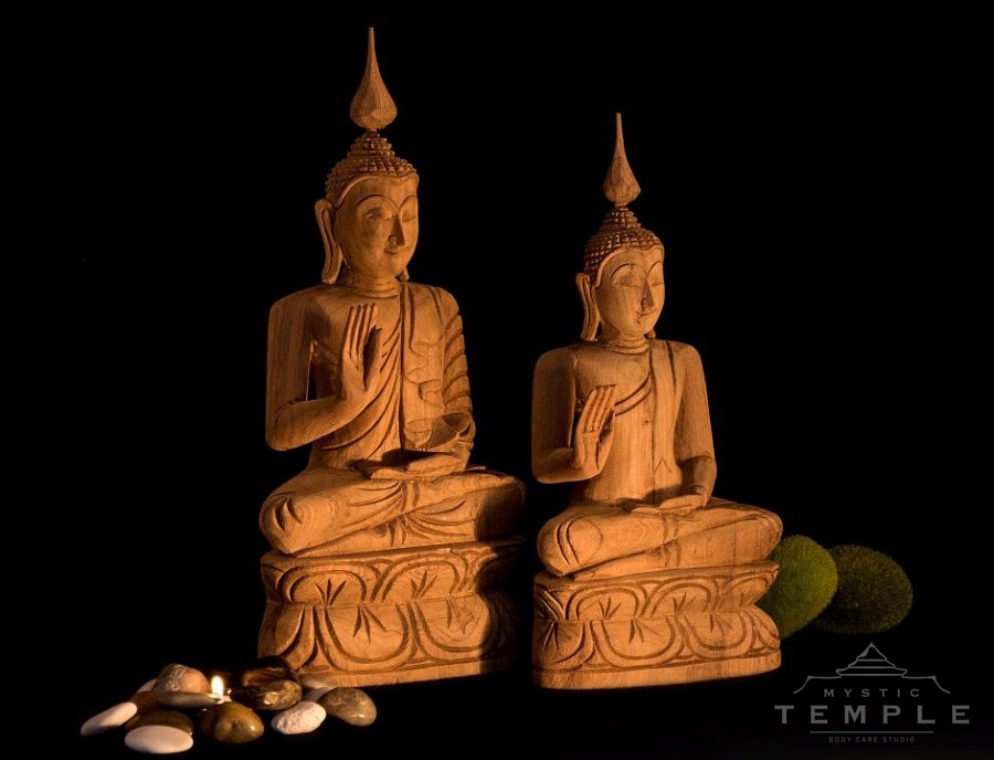 Dřevěná socha malého Buddhy