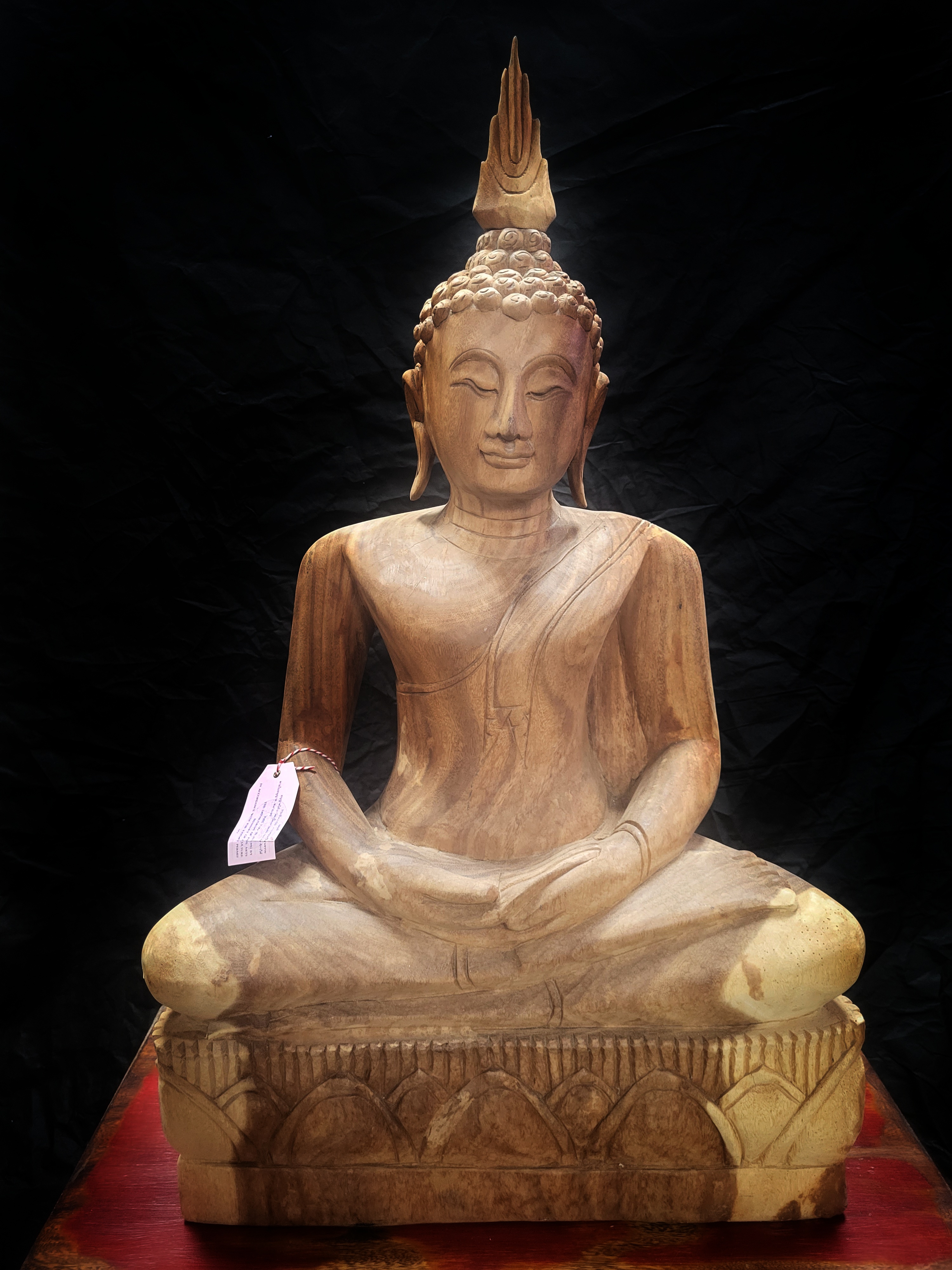 Buddha sedící dřevěný