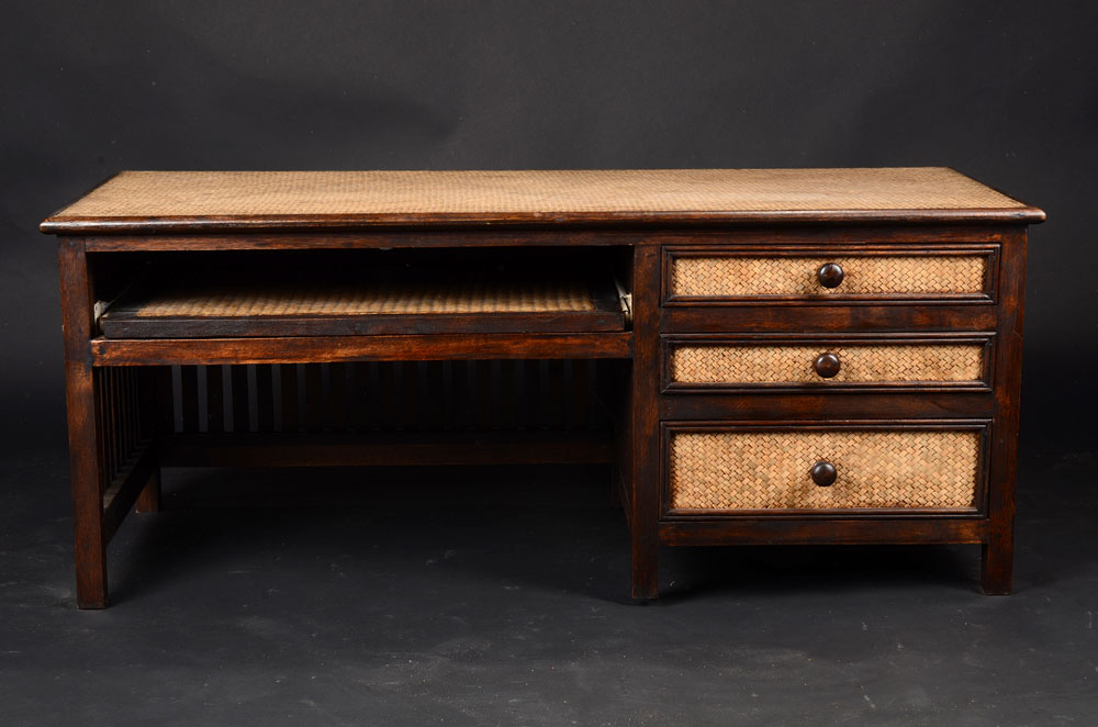 TV stolek se zásuvkami